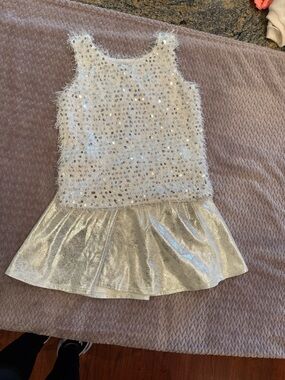 MIA Shimmery Silver Girls' Sequin Feathery Too & Metallic Skirt Set Size 6/6X